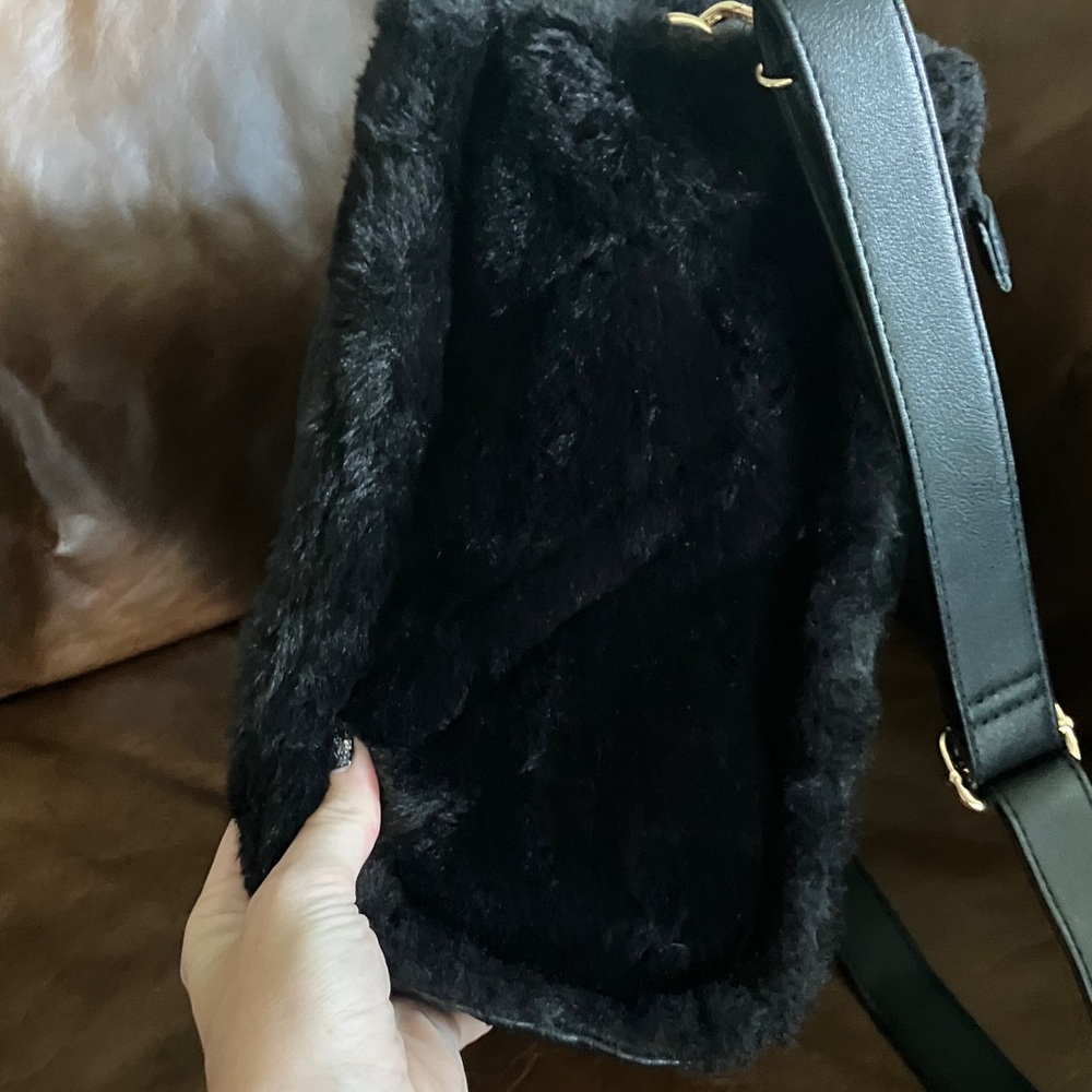 Black Faux Fur Handbag with Heart Charm JUICY COUTURE - Picture 8 of 13